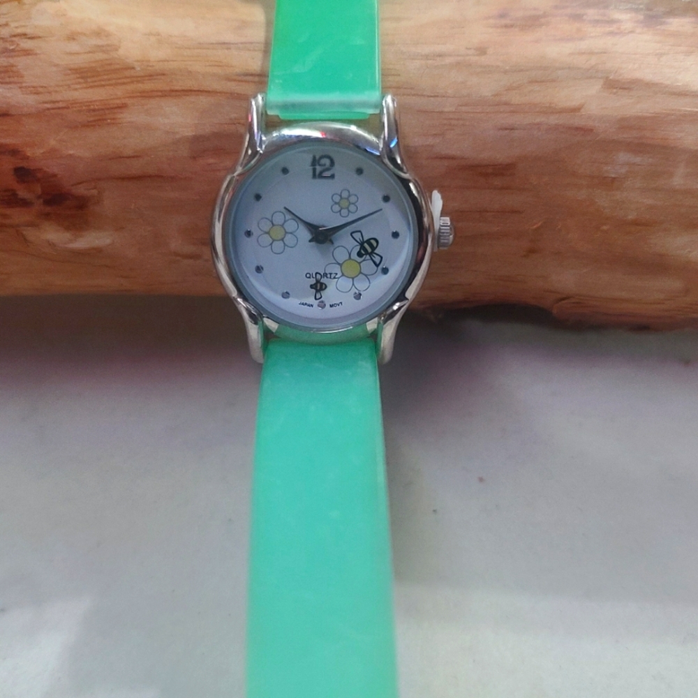 Bee's Watch - Picture 2 of 16